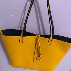 Navy Reversible tote - FREE RFID Passport Holder